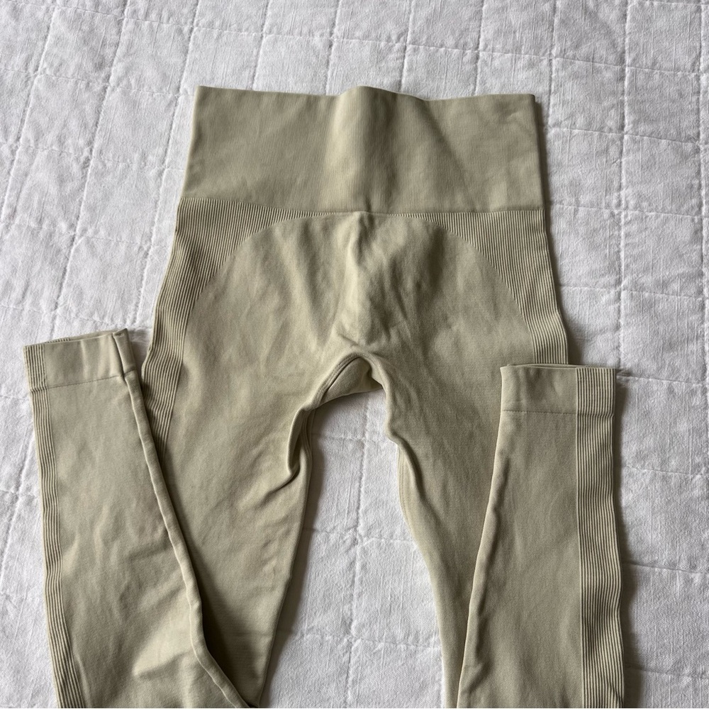 SET Active Beige Leggings
